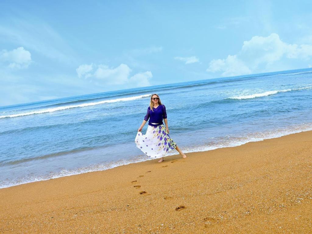 Oyo 246 Roy Villa Beach Hotel Kalutara Exterior photo