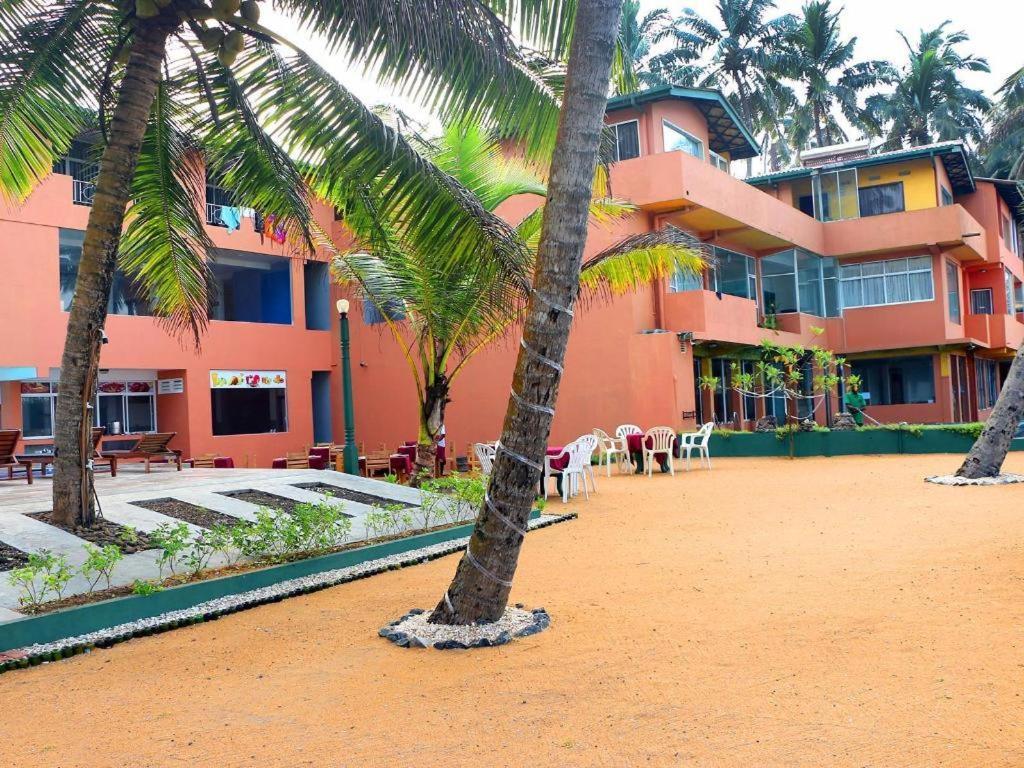 Oyo 246 Roy Villa Beach Hotel Kalutara Exterior photo