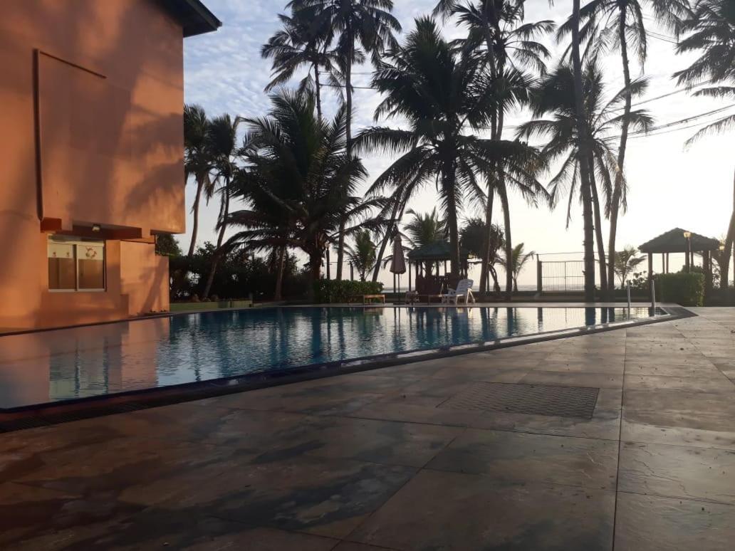 Oyo 246 Roy Villa Beach Hotel Kalutara Exterior photo